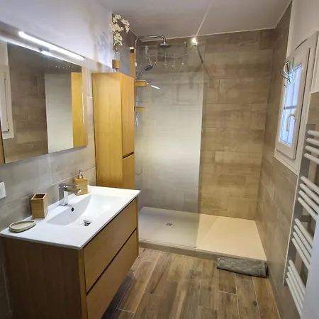 Apartment Climatise Avec Piscine, Parking, Proche - - Fr-1-780-75 *